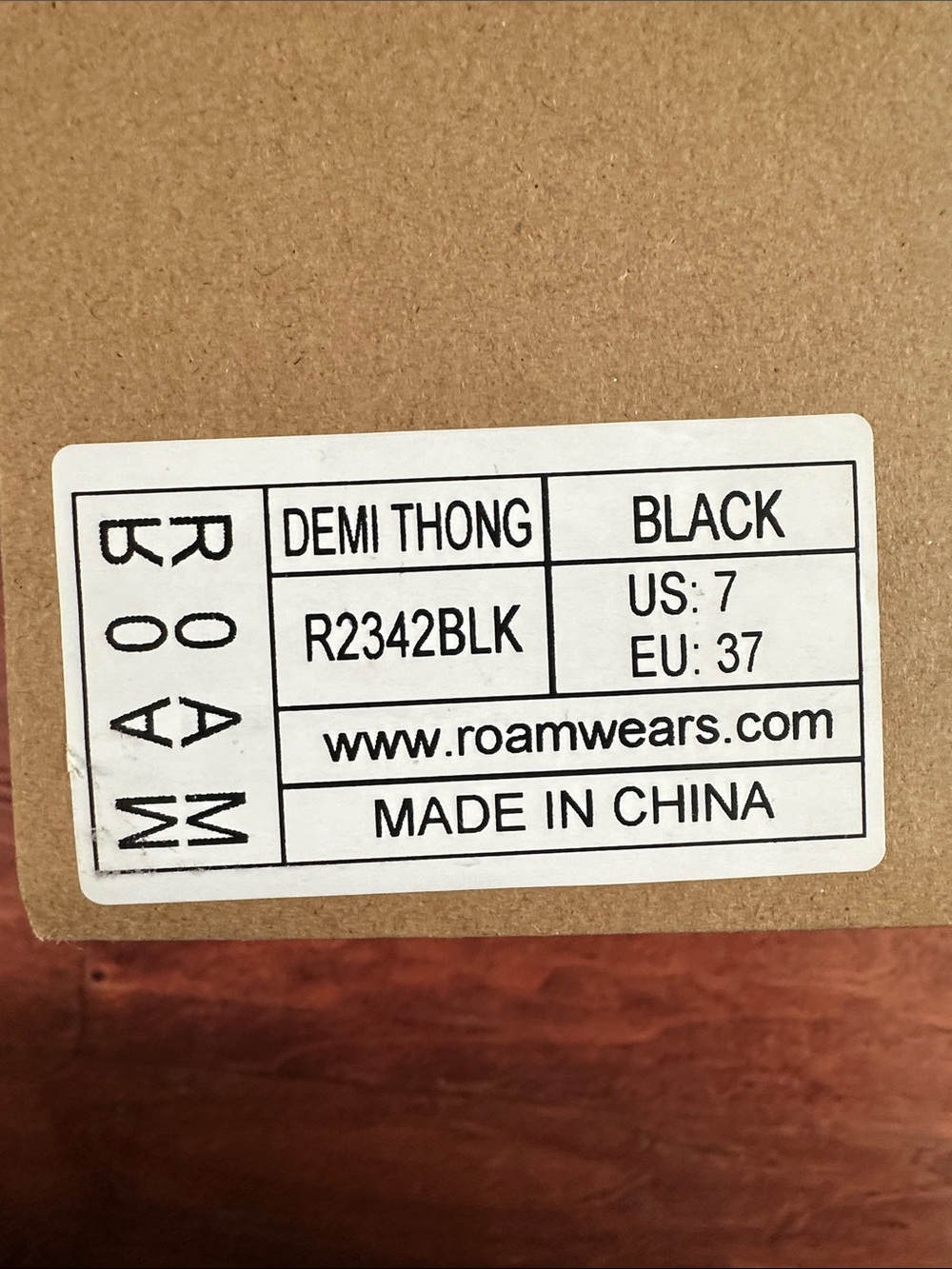 NWT. ROAM Demi Thong Vegan Black Minimalist Toe-Post Sandals - Picture 6 of 6